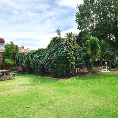Walwa Hotel Beer Garden